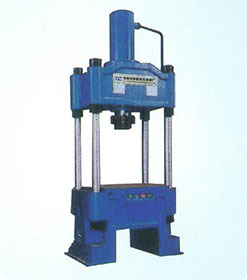 四柱液壓機(jī)是一種適用延展性材料的限定技術(shù)性 四柱液壓機(jī)是一種適用延展性材料的限定技術(shù)性