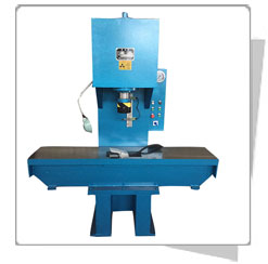 為什么說單柱液壓機的適用范圍比較廣闊 為什么說單柱液壓機的適用范圍比較廣闊